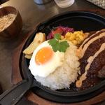 自家製ハンバーグの鉄板ロコモコ