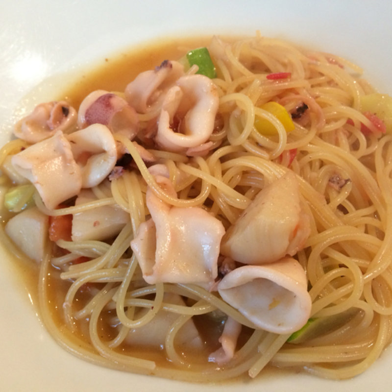 剣先イカとホタテ、アスパラのスパゲティー(カロローゾ)