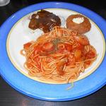 ナポリタンスパゲティ（大盛）とカレーライスとカニクリームコロッケのセット