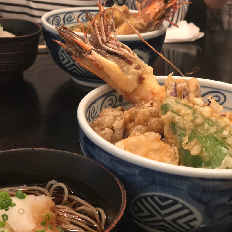 海鮮と野菜のかき揚げ天丼と一口お蕎麦(青山 川上庵)