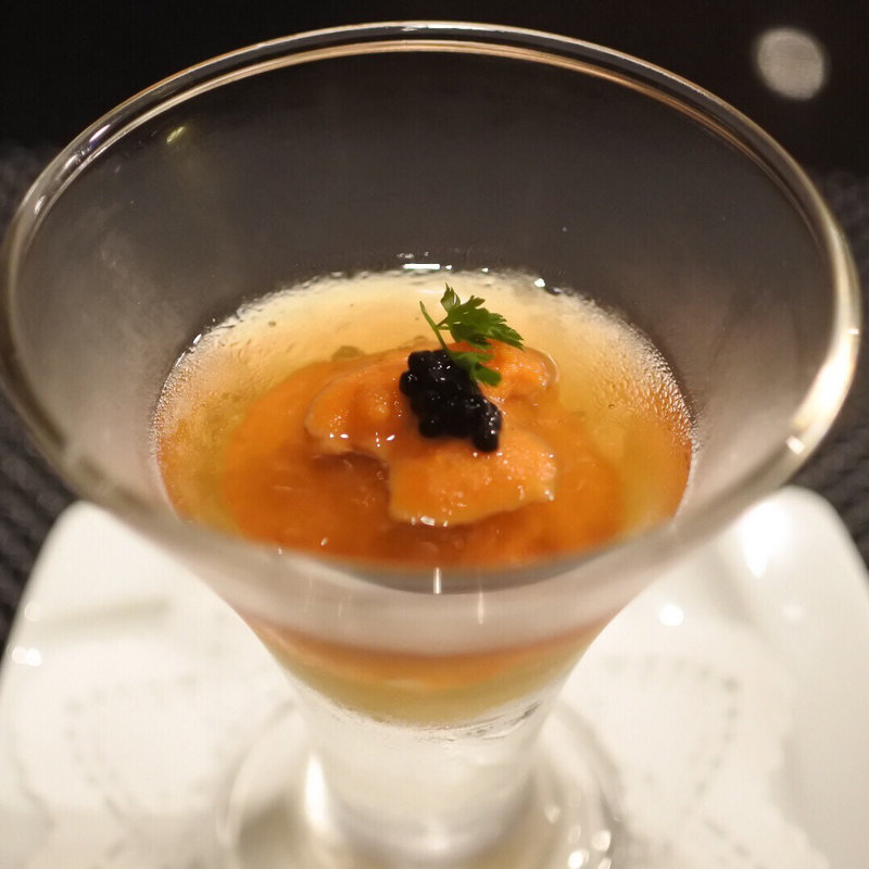 人参のムース コンソメジュレ 生うに キャビア(KATANA)