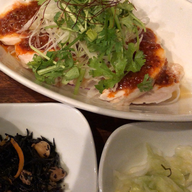 よだれ鶏パクチースパイス(MATOI-YA 表参道店)