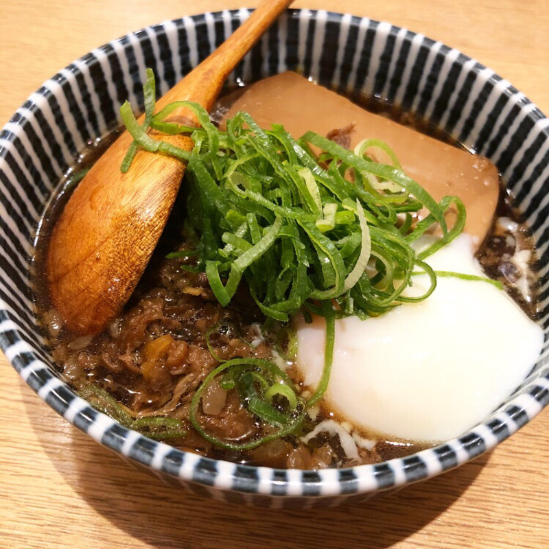 肉豆腐(餃子と唐揚げの酒場。しんちゃん アメ村店)