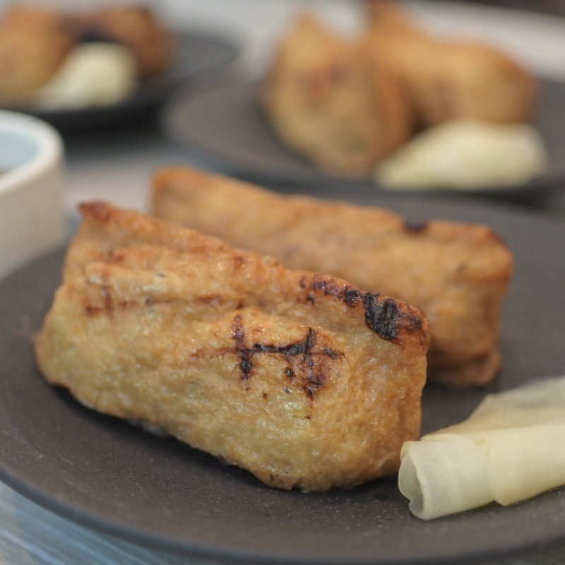 名物 炙り黒糖いなり(OMATCHA SALON 淀屋橋)