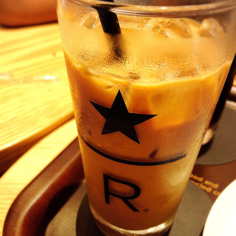 アイスカフェラテ(スターバックスコーヒー 東京ミッドタウン店)