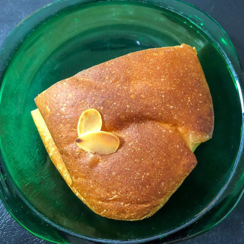 クリームパン(ブーランジェリー・ジャンゴ （Boulangerie Django）)