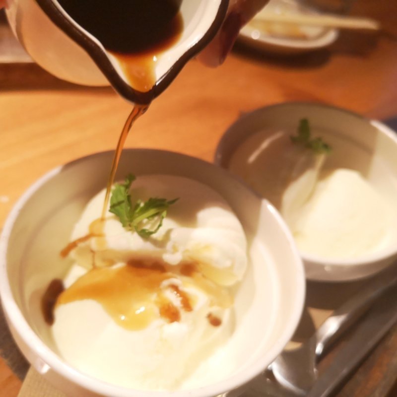 バニラアイスのチェリー酒がけ(倉敷ワインバル 八十八商店 )