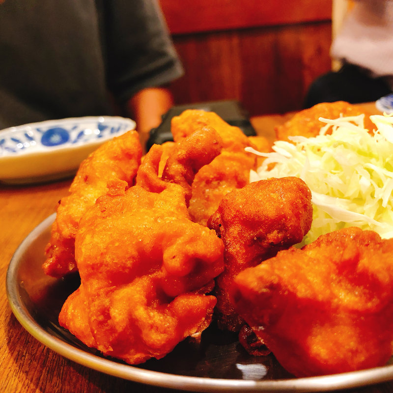 鳥の唐揚げ(新橋やきとん 神田小川町店)
