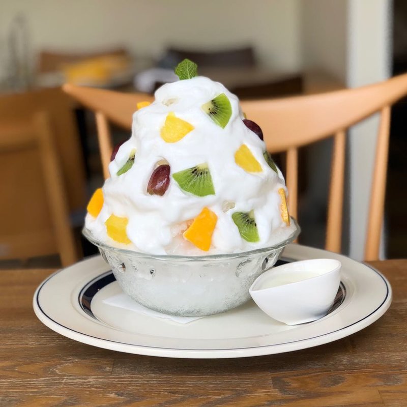 フルーツヨーグルトエスプーマかき氷(niwa cafe ニワカフェ 星空プリン)