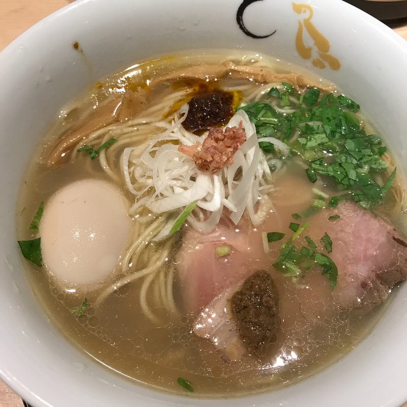 真鯛と蛤の塩そば+トッピング味玉(SOBA HOUSE 金色不如帰 新宿御苑本店 （コンジキホトトギス）)