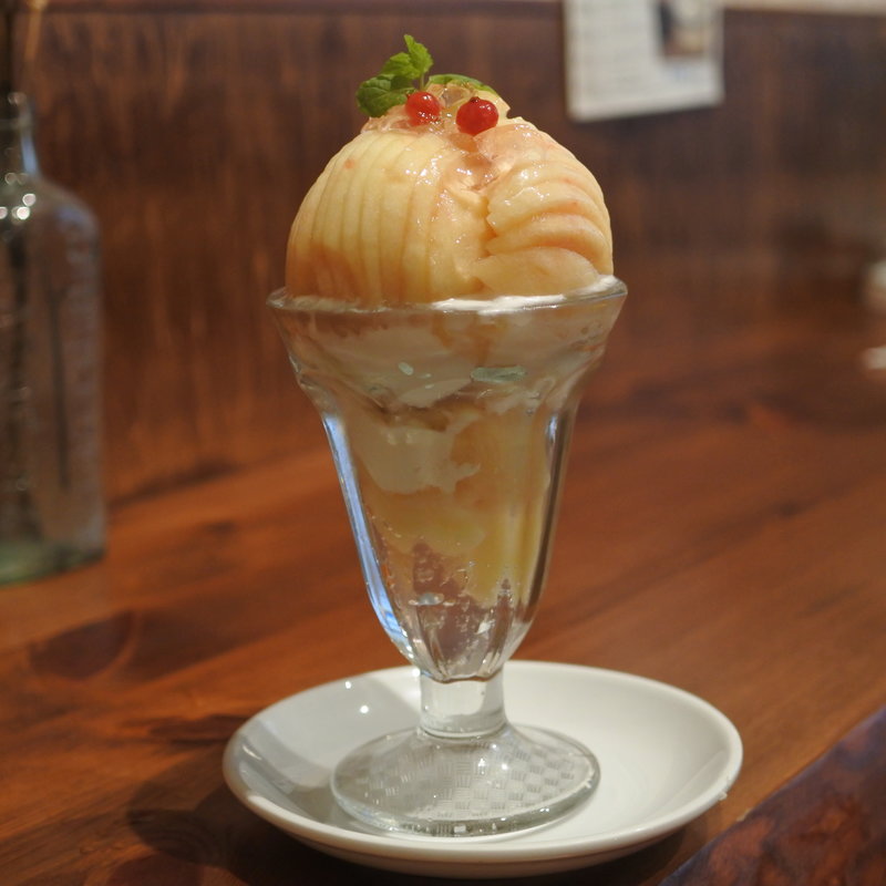 桃パフェ(caffetteria gatto nero)