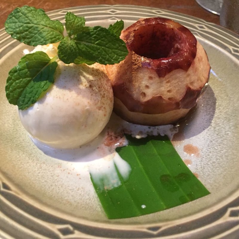 焼きりんご(Cafe Bibliotic Hello! （カフェ ビブリオティック ハロー！）)