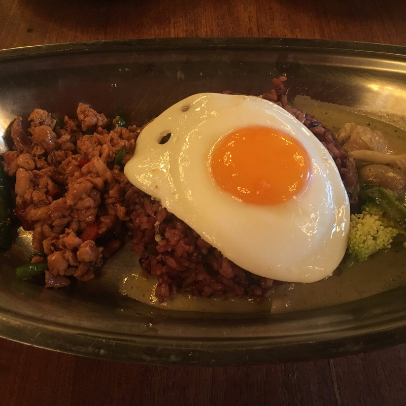 ガパオライスと日替わりカレーランチ(モンスーンカフェ たまプラーザ)