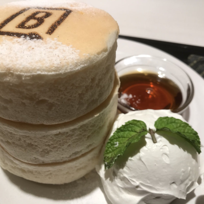 ホワイトスフレパンケーキ(BURN SIDE ST CAFE （バーンサイドストリートカフェ）)