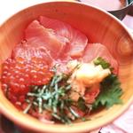 いくらサーモン丼(魚太郎 大府店)