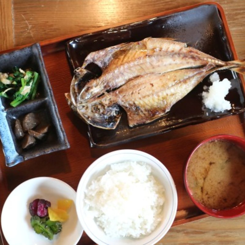 あじ開き定食(本町ひもの食堂)