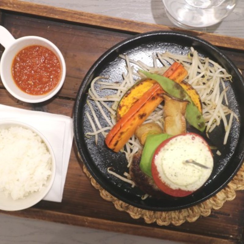 和風トマトソースのシングルサイズご飯小盛り(ばーぐ屋ぶりこ)