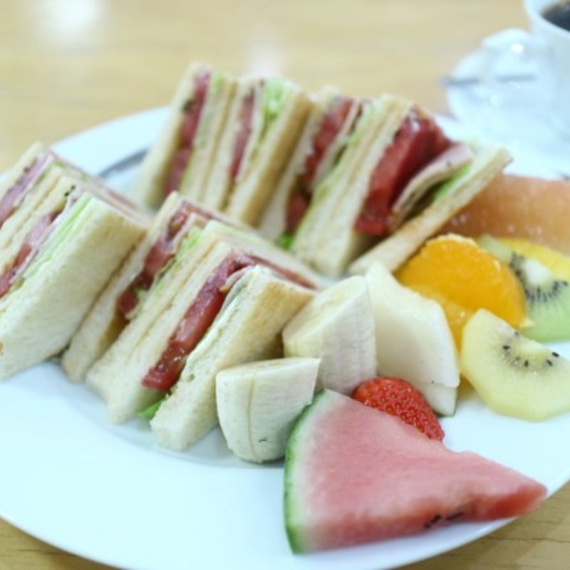 10種のフルーツ盛りランチセット(フルーツパーラー 弘法屋 池下店)