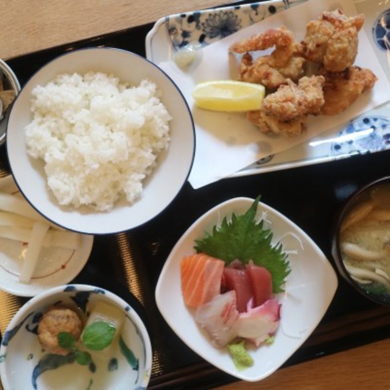 刺身盛と塩糀唐揚定食(七勺日本酒・醸し肴 SEVEN)