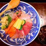 海鮮丼(魚太郎・蔵のまち )