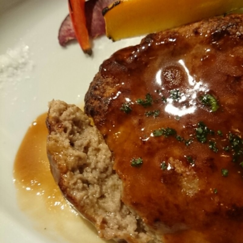 石窯焼きハンバーグ(肉と野菜の石窯バル MONPAL （モンパル）)