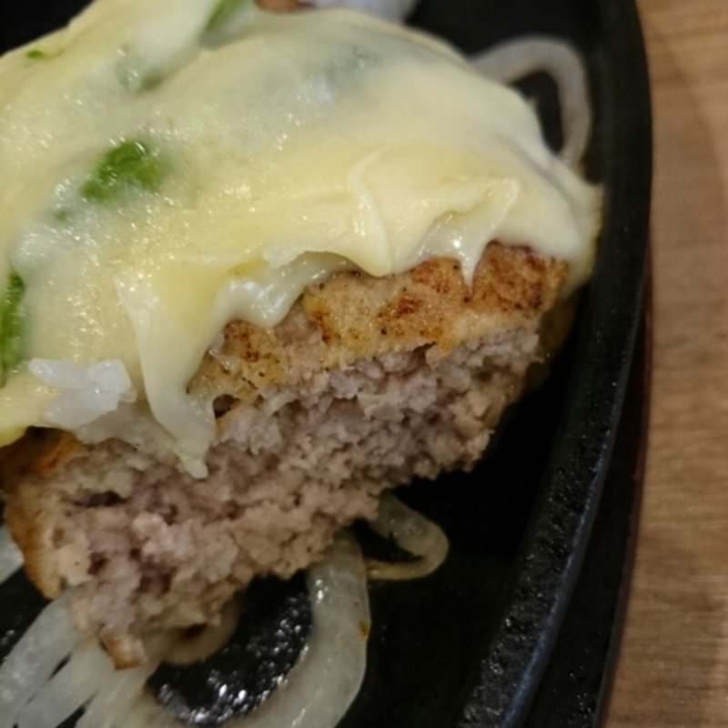 アボガドチーズの岩中豚ハンバーグ(Jackson Farm & Grill)