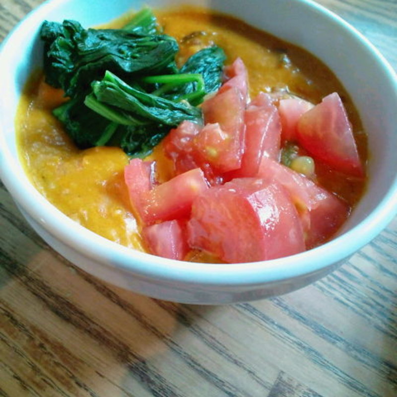 ココナッツ（甘口）生トマトとほーれん草のせ(スパイスカフェ （SPICE Cafe）)