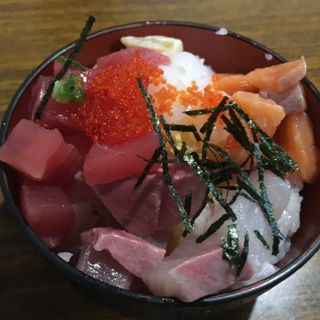 海鮮丼(お食事処 大漁 )