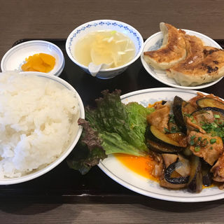 茄子と豚肉の辛味噌炒め定食 + 半餃子(厨華麺飯店 北海)