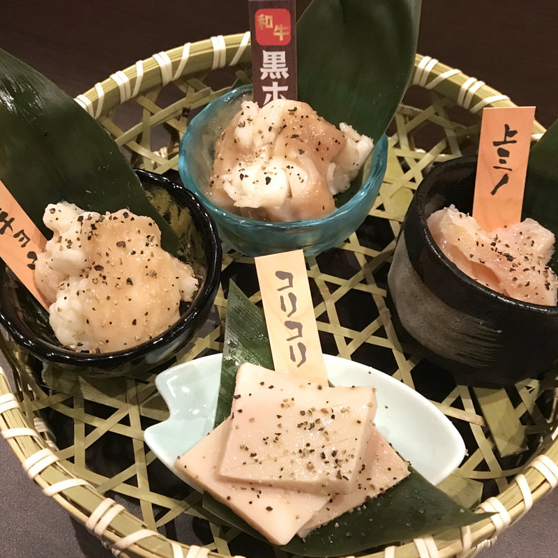 あっさり塩4種盛り(新宿靖国通り酒場 情熱ホルモン)