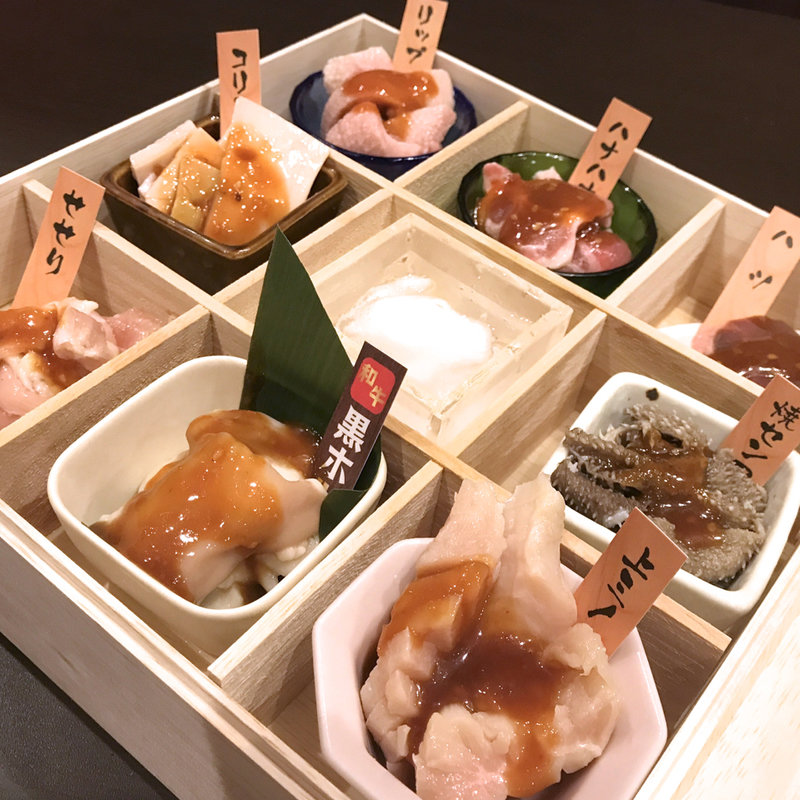 情ホル8種盛玉手箱(新宿靖国通り酒場 情熱ホルモン)