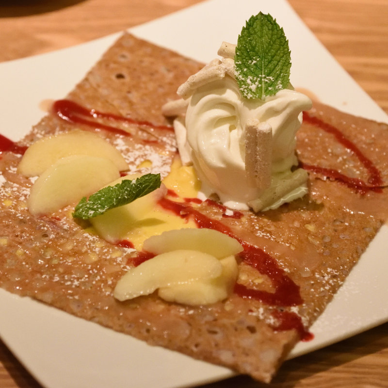 チーズソフトガレット"Peach"フランベ(CHEESE KITCHEN RACLER 渋谷)