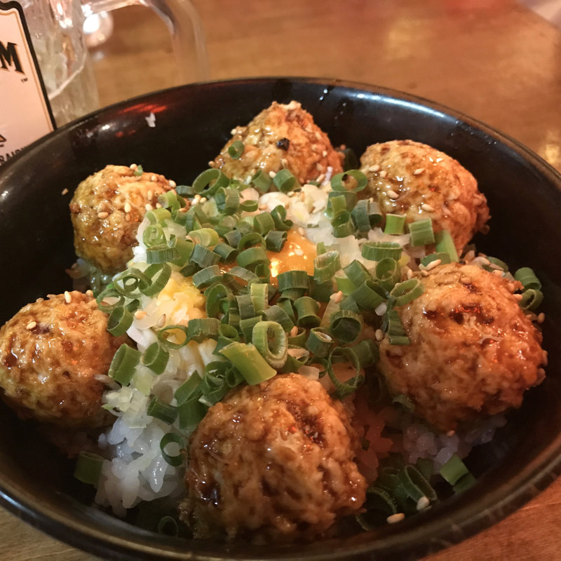 月見つくね丼(東京渋谷 炭火串焼 鳥横 渋谷肉横丁店)