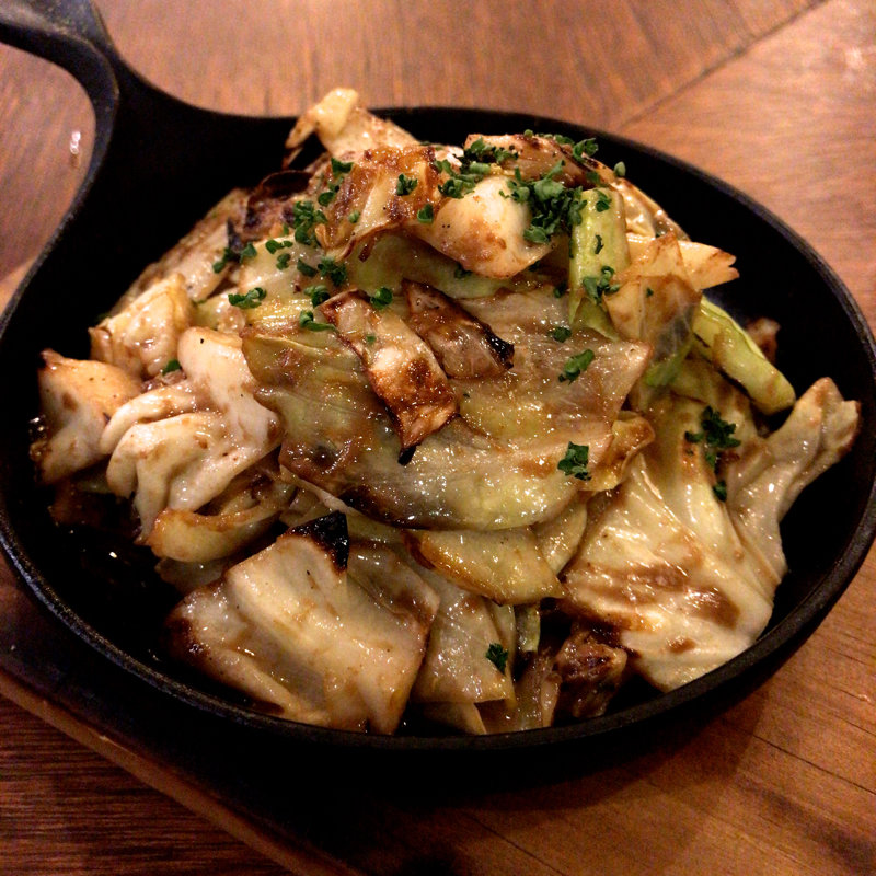 熱々！アンチョビキャベツ(大衆ビストロ煮ジル 五反田店)