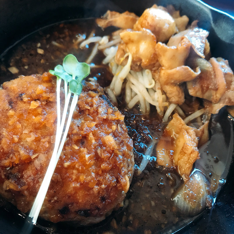 牛モツとハンバーグ(ミスタージョージ 鳥栖店 )