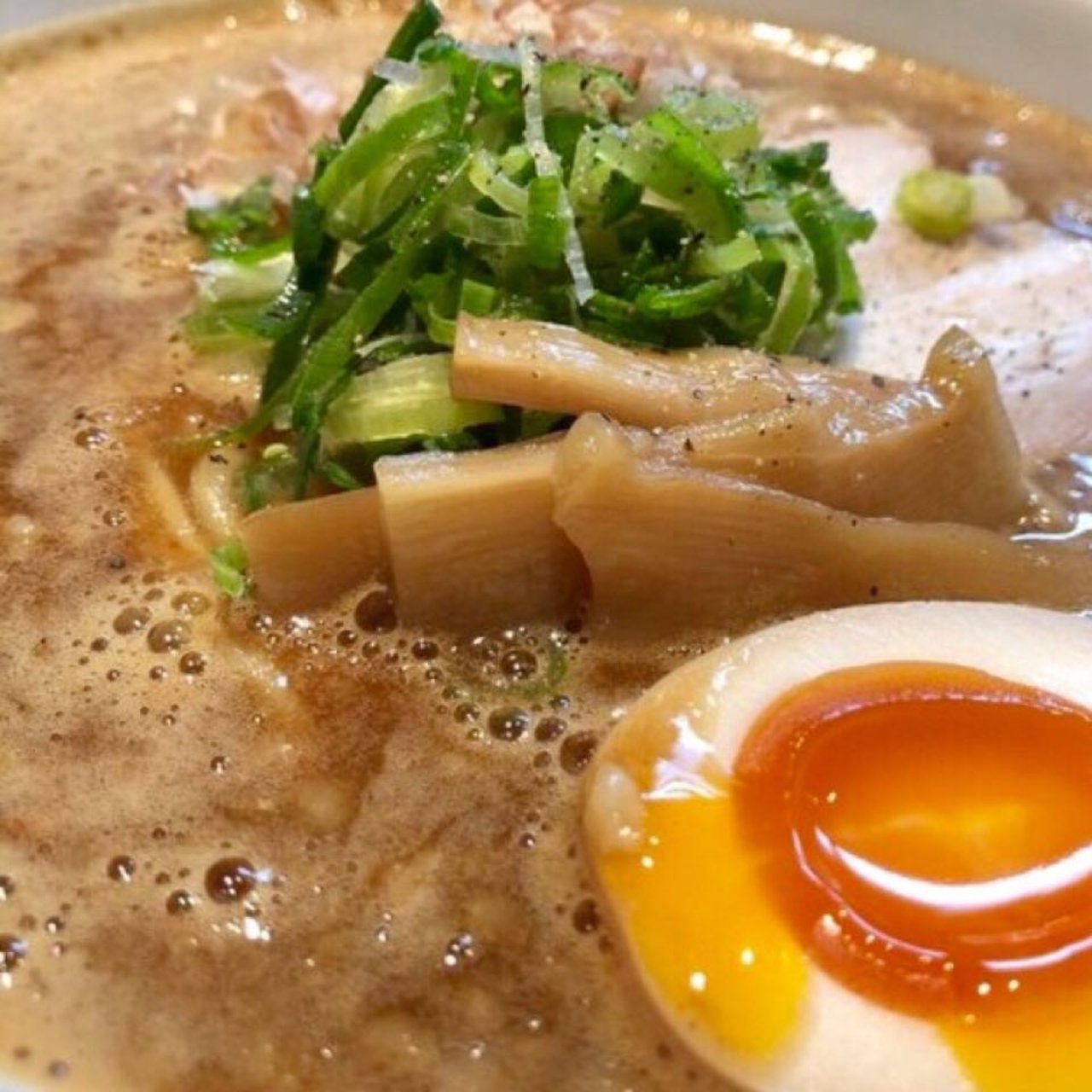 三宮駅周辺で食べられる豚骨醤油ラーメンランキング Sarah サラ