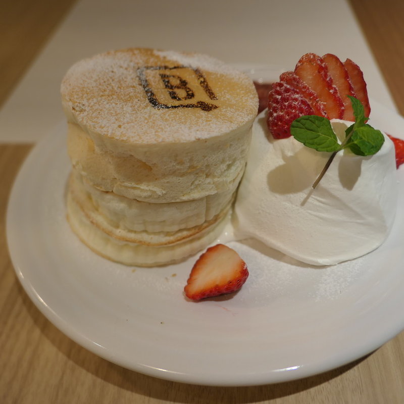季節の国産フルーツパンケーキ3P(BURN SIDE ST CAFE （バーンサイドストリートカフェ）)