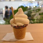 プレミアムソフトクリーム+クラッシュパンケーキ(BURN SIDE ST CAFE （バーンサイドストリートカフェ）)