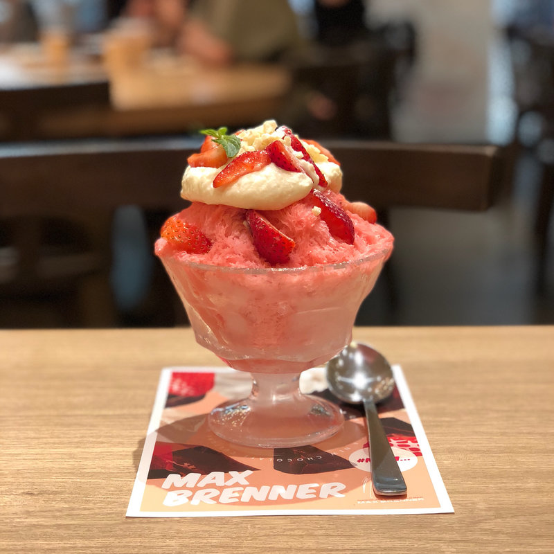ホワイトチョコレートストロベリーかき氷(MAX BRENNER CHOCOLATE BAR 名古屋ラシック店)