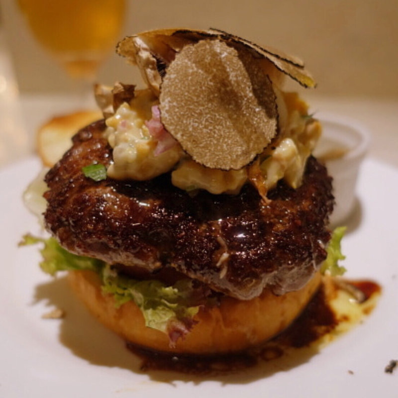 A5ランク山形牛のジューシーバーガートリフ風味(ダルマット 六本木ヒルズ店)