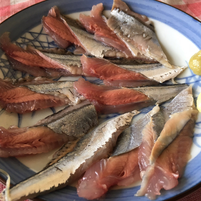 サンマ刺身(もつ煮店　ちょっぺ )