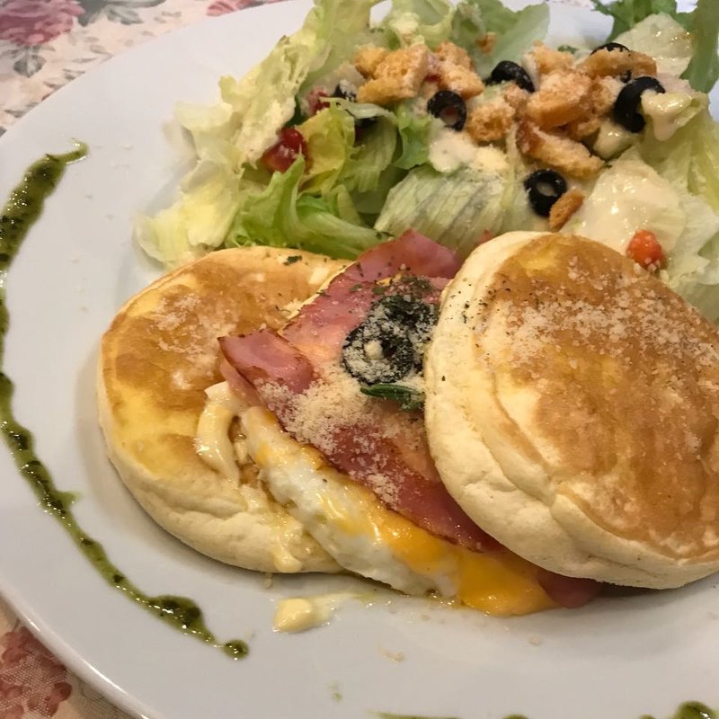 チェダーチーズとエッグのパンケーキバーガー(シークレット ガーディアン ツー （Secret Guardian 2）)