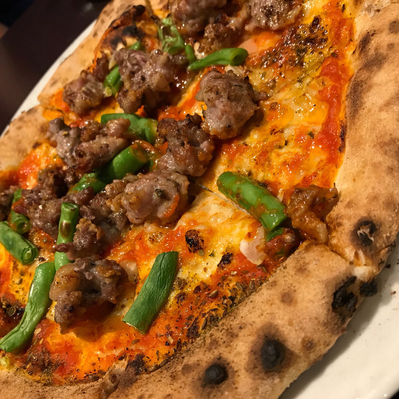 自家製サルシッチャ、自家製七味唐辛子、隠元豆のトマトソース(LEGAME)