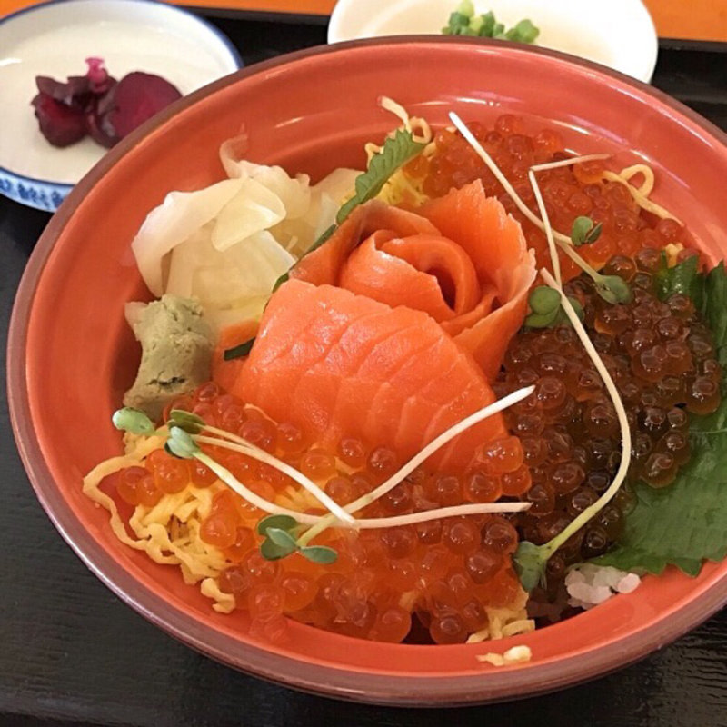 トロサーモンといくらの親子丼(奇兵隊 )