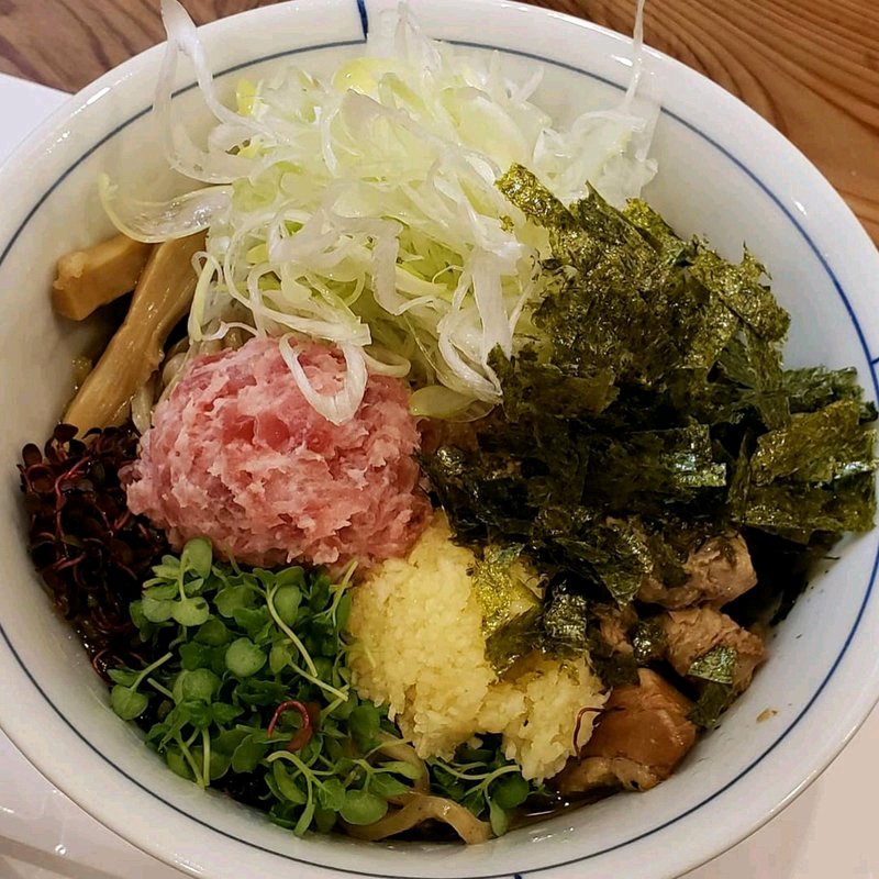 メバチマグロまぜそば(別邸三く 中華㐂蕎麦 萃)