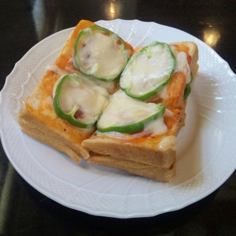 ピザトースト (ぐるっしゅごっど)