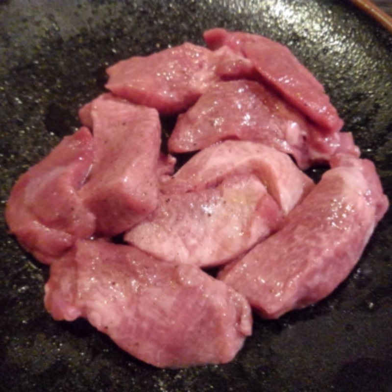 厚切り牛タン(万世牧場 （マンセイボクジョウ）)