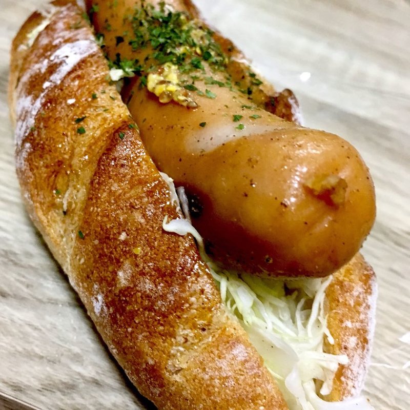 バケットサンド ポークソーセージ(ルヴァン・パストリー)