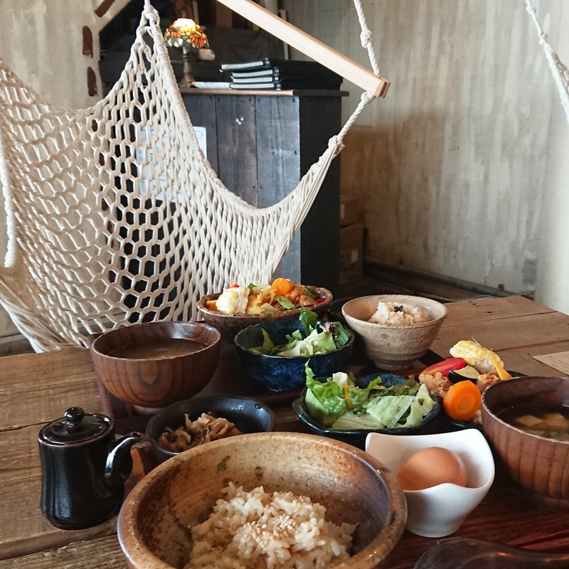 奥丹波どりのからあげが3ヶ付いた卵かけ玄米ごはん(PUBLIC KITCHEN cafe 南船場店)