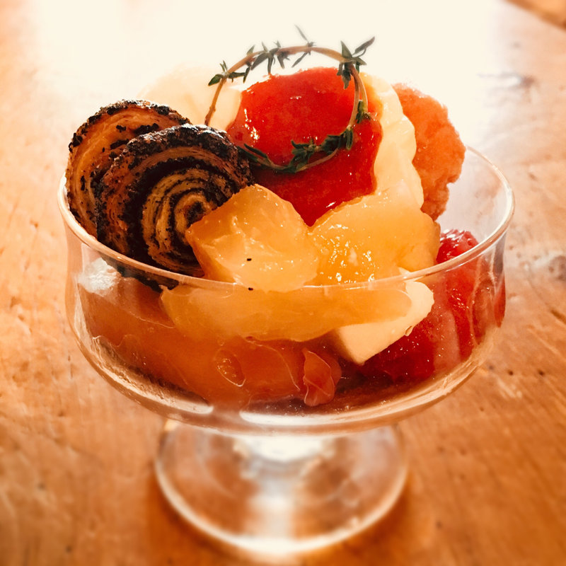 桃のカプレーゼとソルダムのパフェ(コトカフェ)